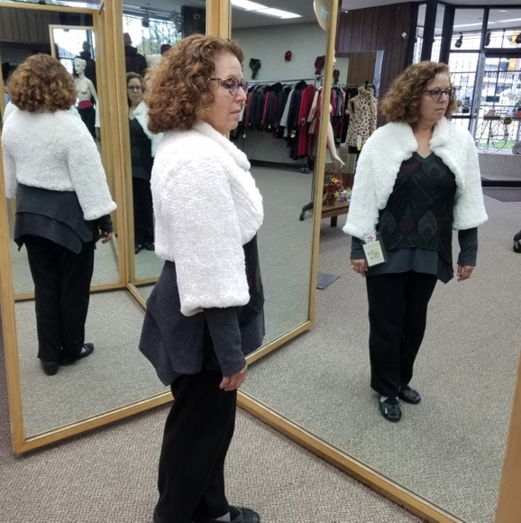 SOLD White rex rabbit fur bridal bolero/shrug - Picture 6 of 7